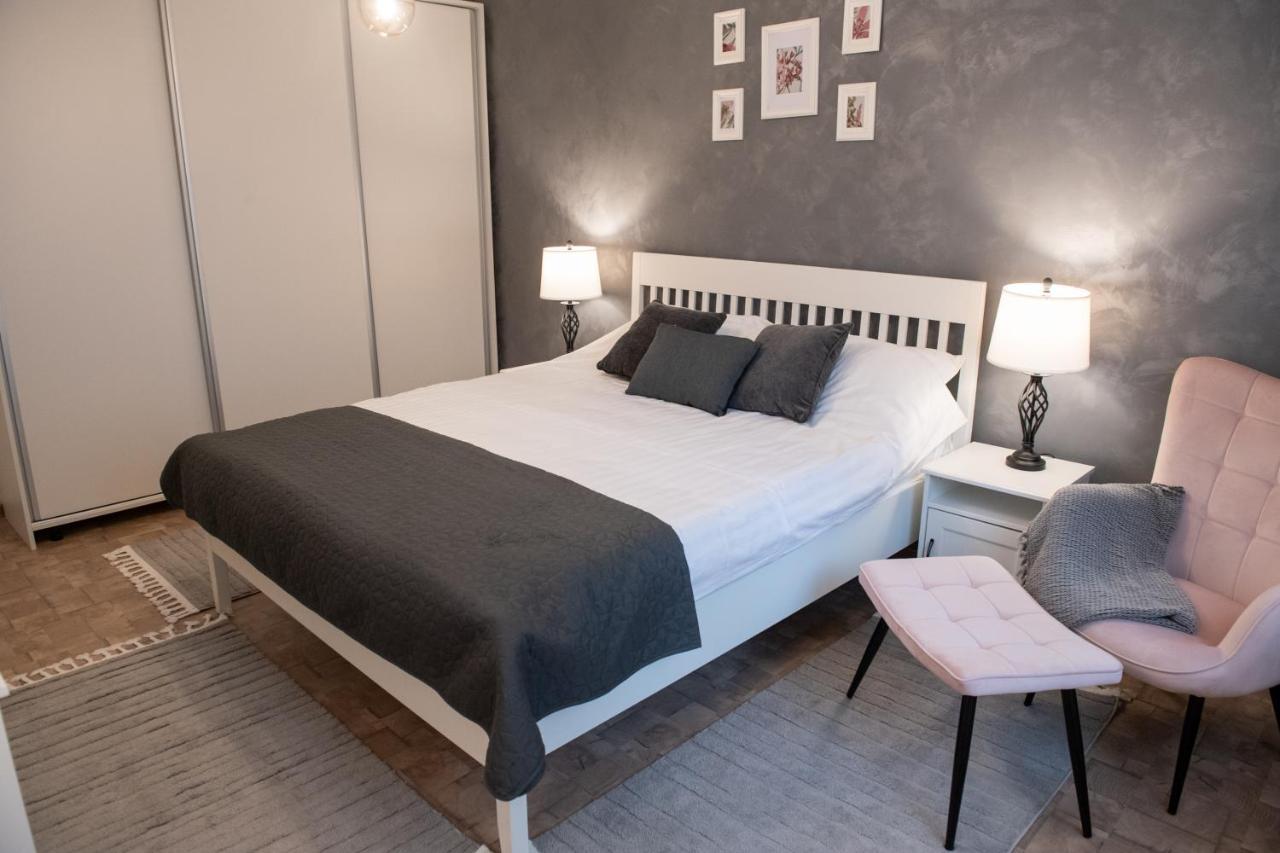Appartamento Urban Oasis Piatra Neamţ Esterno foto